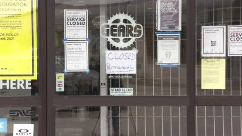 COVID 19 lockdown permanently closed  bicycle shop retail store in Toronto Video stock 151187954