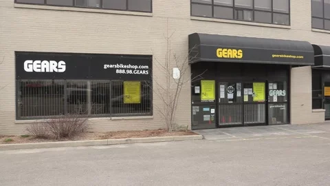 COVID 19 lockdown permanently closed  bicycle shop retail store in Toronto Vídeos de archivo 151188317