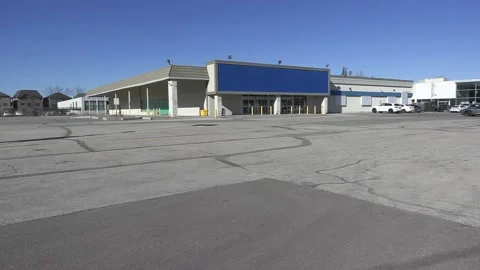 COVID 19 lockdown recession with closed and bankrupt retail stores Vídeo Stock 150738577