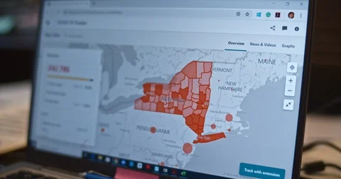 Covid-19 online Tracker. Microsoft Bing's realtime global map of coronavirus. Vídeo Stock 128837961