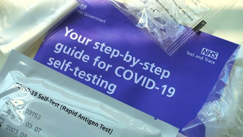 Covid-19 rapid self test kit, provided by the NHS for free. Vidéo 155005450