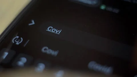 Covid caption in a text message on the smartphone screen, epidemic alert, smartp Vídeo Stock 143552956