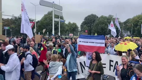 Covid demonstration protest 動画素材 161597587