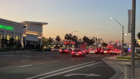 COVID Lockdown Evening Traffic Busy Street - Time Lapse 库存影片 144904470
