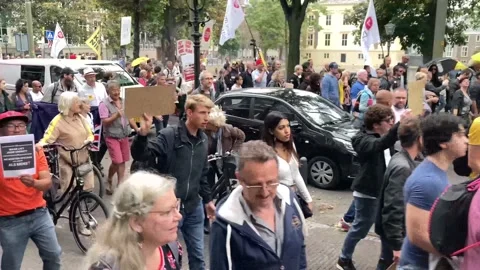 Covid protes march 動画素材 161597603