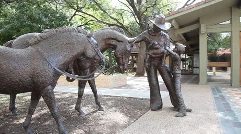 Cowboy and Son Statue 스톡 동영상 25721258