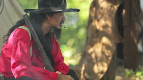 Cowboy are smoking and preparing food around a campfire Stock Footage 326181202