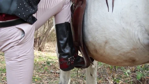 Cowboy climb in to the saddle Video stock 82174879