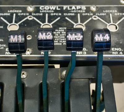 Cowl flaps controls  on a  Boeing B-17 Flying Fortress USAF air plane Foto stock