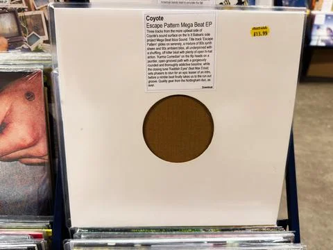 Coyote Escape Pattern Mega Beat EP vinyl in white sleeve on display at reco.. Foto stock