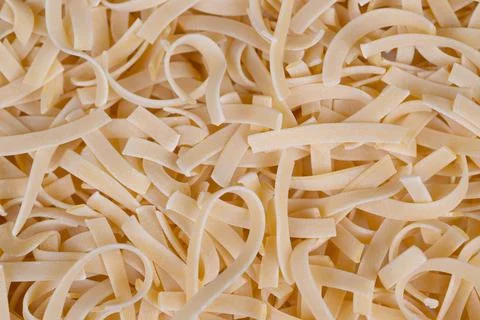 Cozy culinary setting featuring warm egg noodles with ribbon texture. Home .. Foto stock