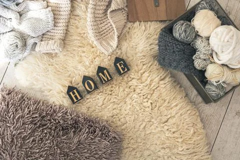 Cozy home composition with threads for knitting, top view. Foto stock