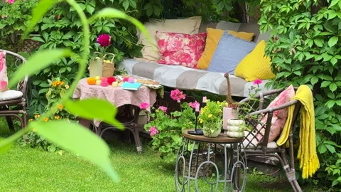 A cozy outdoor corner for creativity in a summer garden: a cushioned swing serve 库存影片 311476942