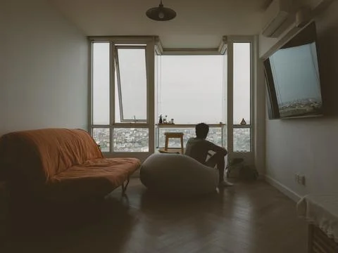 Cozy Thai apartment interior with sofas facing window in soft urban dayligh.. Foto stock