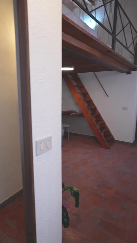 Cozy Tuscan B&amp;B apartment showcasing rustic style, wooden beams, and tradit.. Vídeos de archivo 328545395