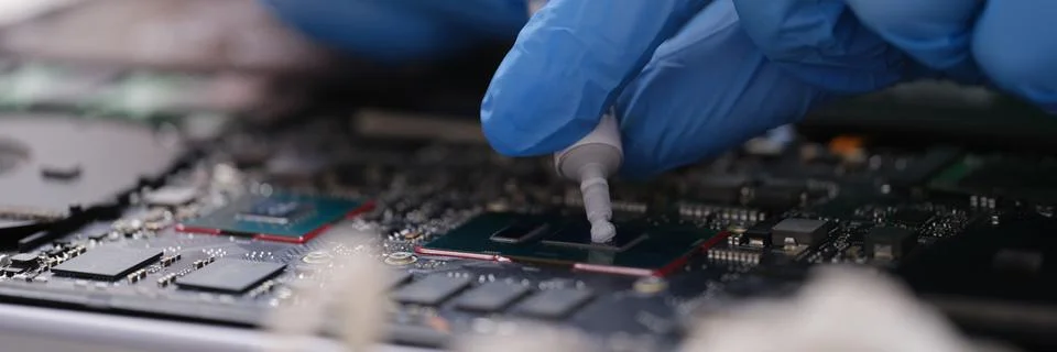 Cpu microchip processor with thermal paste closeup 스톡 사진