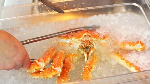 Crab being prepared by chef in kitchen Stock Footage 77523693