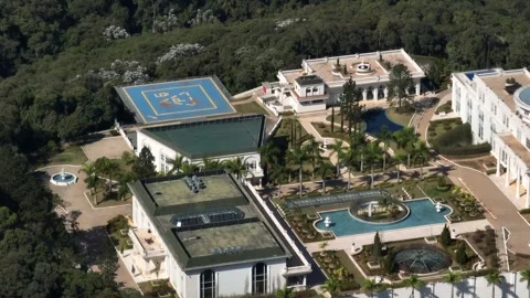 Crab Right Over Helipad And Reflecting Pools Of Mansion, Santana de Parnaiba Vídeo Stock 342652758