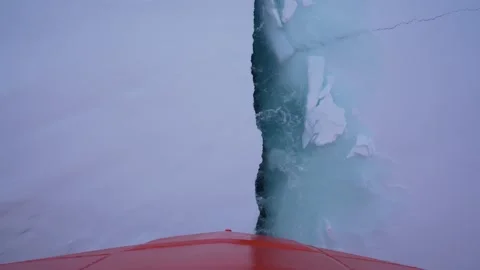 Crack in ice. Bow of ship split ice. Water is poured onto ice Vidéo 234171269
