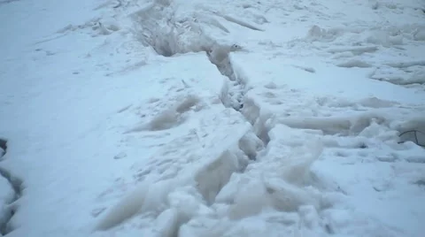 Crack in the ice 動画素材 35422312