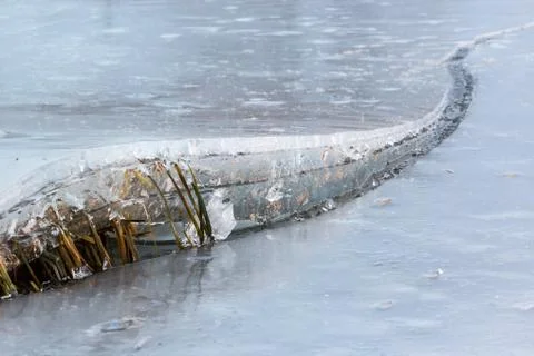 Crack in ice Stock-Fotos