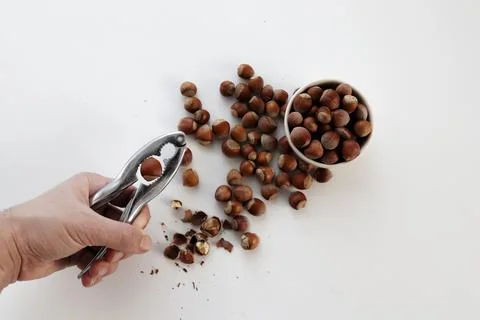 Crack the nut. Nutcracker. Nuts in the bowl. Foto stock