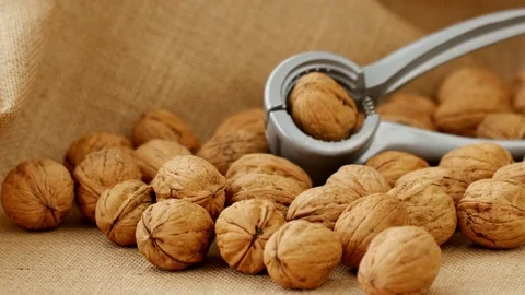 Crack the walnuts,4k Close up shot, Slide equipment used.RL pan, Right slider  스톡 동영상 85159803