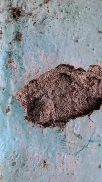 Cracked and weathered wall surface. The paint is peeling and the concrete i.. Stock Photos