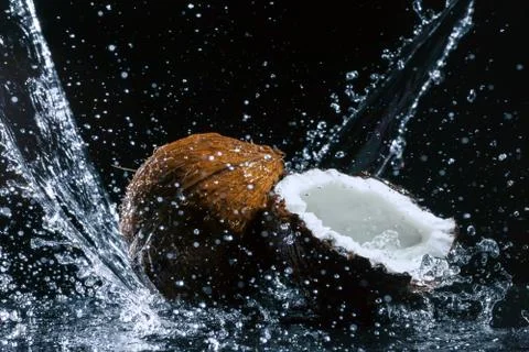 Cracked coconut Stock-Fotos
