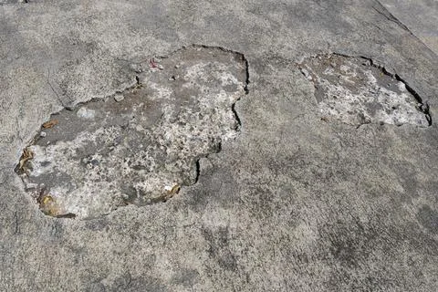 Cracked concrete surface on the sidewalk Stock-Fotos