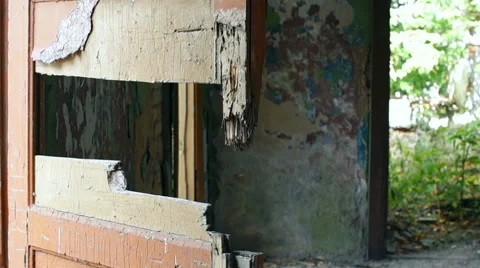 Cracked doors, broken Windows, old buildings Stock-Footage 57325138