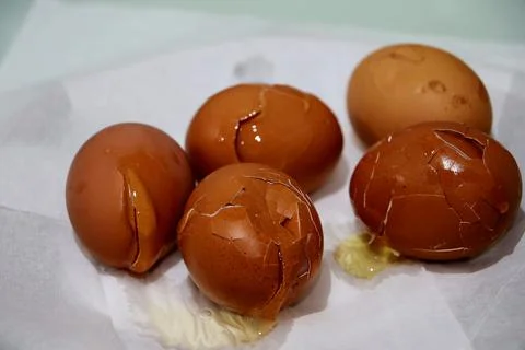 Cracked egg shell Stock Photos