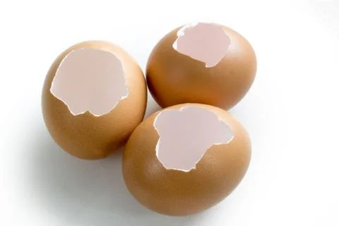Cracked eggs shell isolated on white background Foto stock