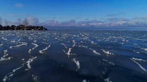 Cracked ice floe floating on blue water Stock-Footage 121376119