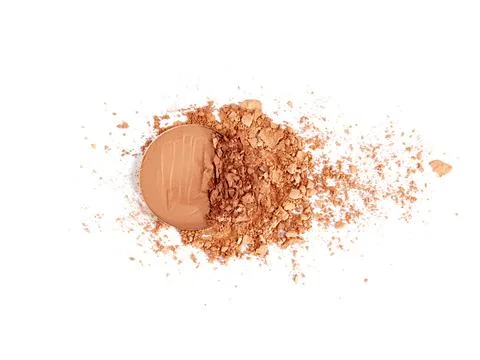 Cracked make-up sample. Isolated on white background. Stock-Fotos