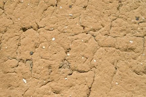 Cracked mud plaster wall closeup, Foto stock