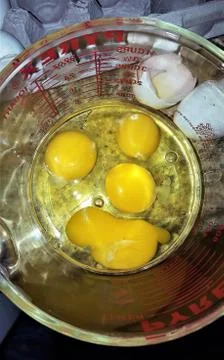 CRACKED A SMILEY EGG FACE WHILE BAKING Fotos Stock