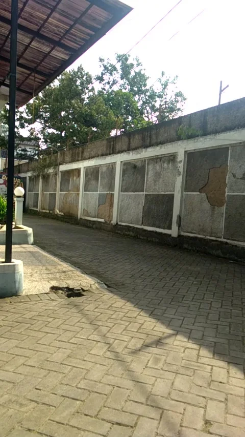 Cracked wall in front of house Stock Footage 235193014