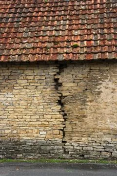 Cracked wall Stock Photos