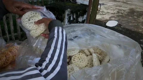 Crackers in a plastic bag. Stock Footage 169617332