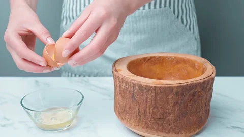 Cracking an Egg and separating the yolk and white in 4k in slow-motion. Stock Footage 140767131
