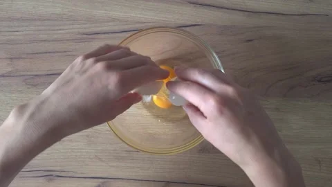 Cracking Egg Into Bowl Video stock 220350212