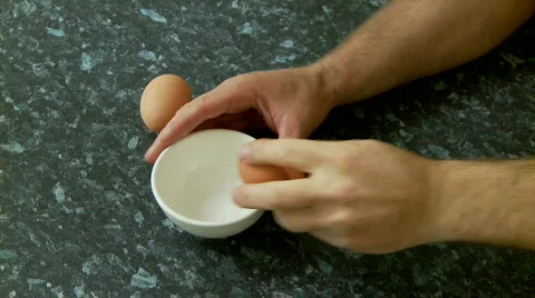 Cracking an Egg 스톡 동영상 538886