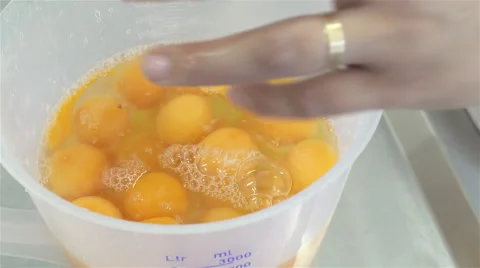 Cracking eggs in bakery. 스톡 동영상 68490956