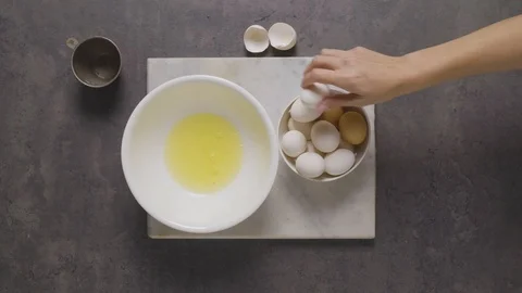 Cracking eggs into a bowl and separating the white Stock Footage 124584248