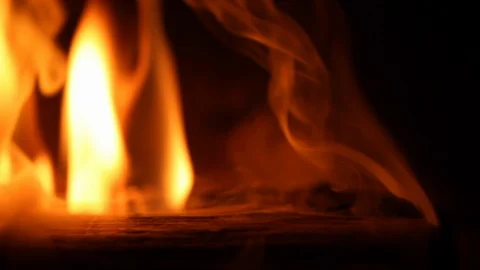 Crackling fire place close up rolling smoke and flame Video stock 111540569