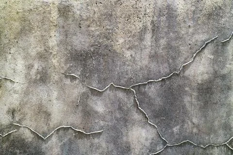 Cracks in a Decayed Dark Wall with Distressed Texture, Dark Horror Texture Foto stock