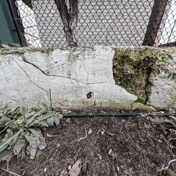 Cracks in the foundation. destroyed foundation. Effect of an old tuff wall .. 写真素材