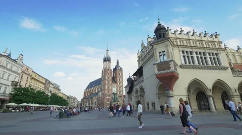 Cracow's market square in sunlight. Video stock 64704985