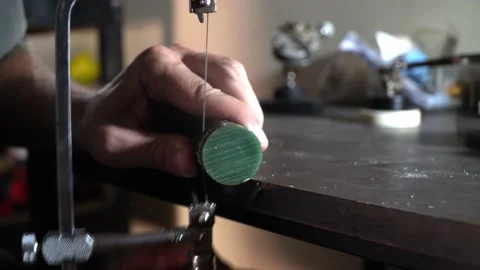 Crafting a Silver Ring: A Master Jeweler's Process Vídeo Stock 237992941